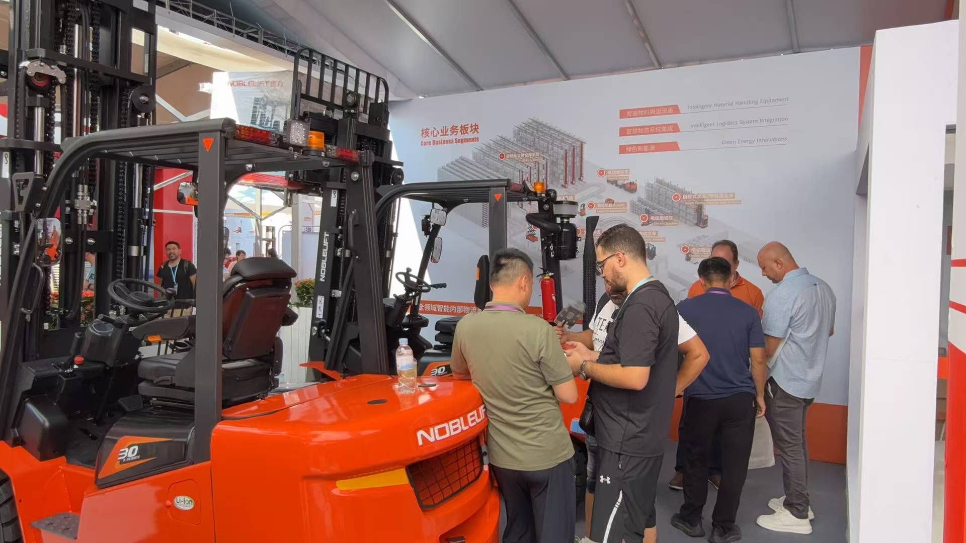 xe nâng điện noblelift có mặt tại hội chợ Canton lần thứ 138